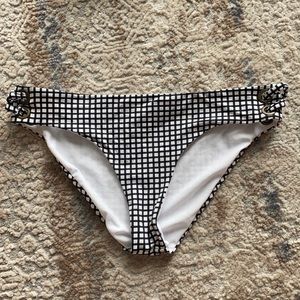 Roxy bikini bottom. Size medium.